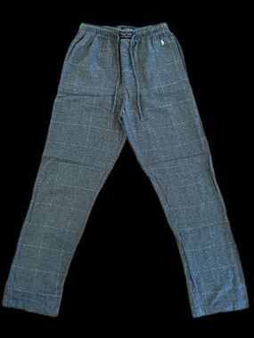 Cozy up in classic style with these Polo Ralph Lauren plaid pajama pants 🖤